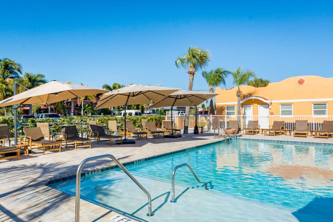 Upham Beach Inn セント・ピート・ビーチ エクステリア 写真